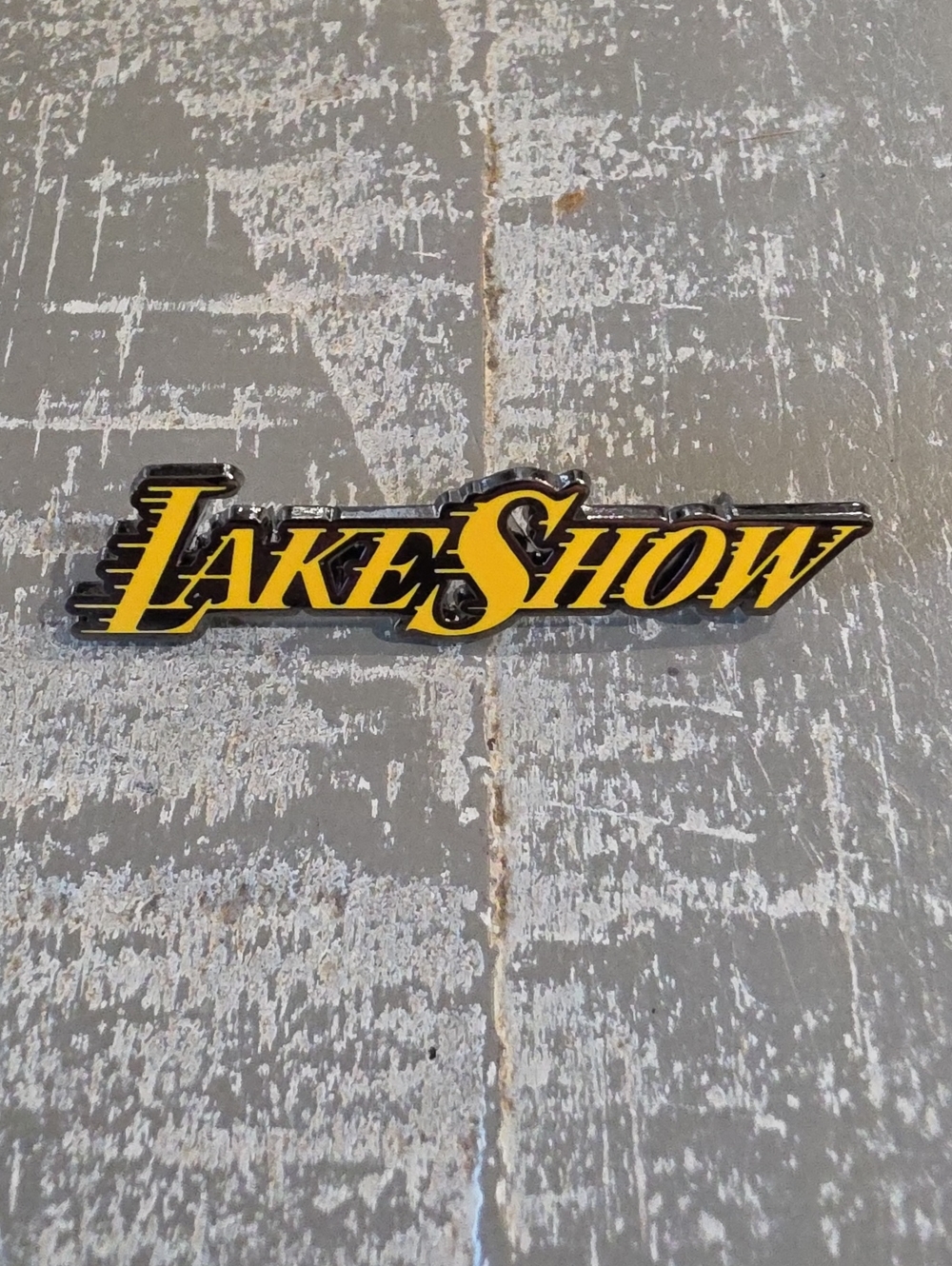 Los Angeles Lakers "LakeShow" Enamel Pin Badge - Black & Gold Script NBA Fan
